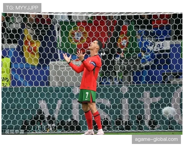 点球主罚前队友提前进区，为何不判重罚？