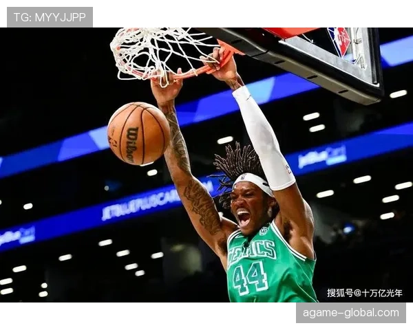 格兰特·威廉姆斯无球跑动拉开空间，提升绿军外线效率