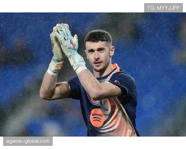 巴萨防线集体失魂问题近期持续暴露，防守稳定性下降已对联赛争冠形势产生影响