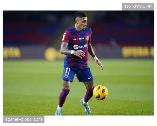 拉菲尼亚的边路依赖是否制约其进攻多样性：战术体系下的角色限制与平衡困境